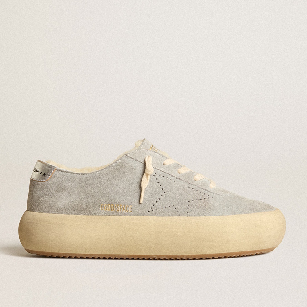 Golden Goose Space-Star Sneakers In Ice-gray Suede With Shearling Lining GWF00345.F005620.70100